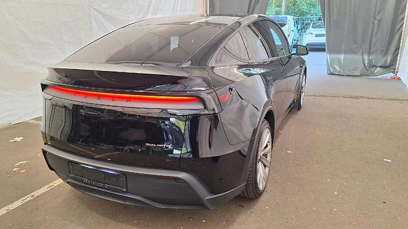 Tesla Model Y LONG RANGE DUAL MOTOR SOH 98% - fotka 4 z 10