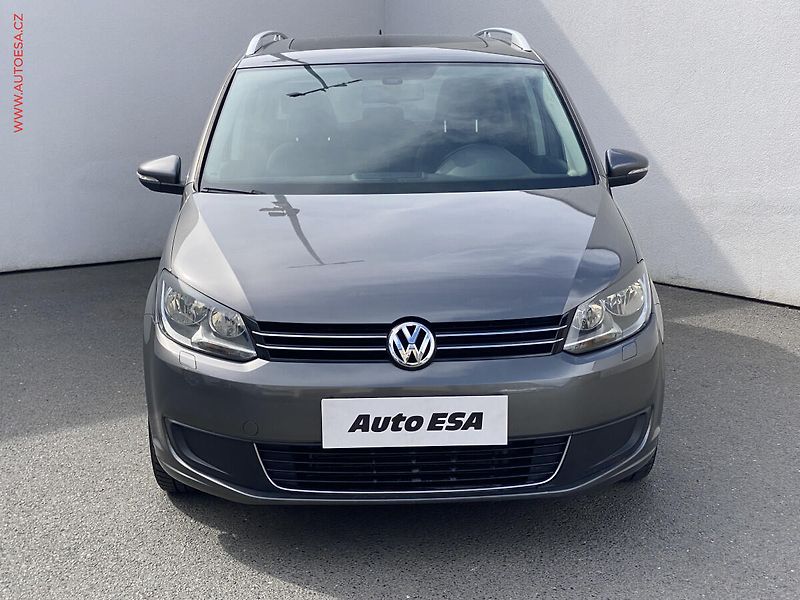 Volkswagen Touran (2011) 1.6 TDi, DSG, panor, navi - fotka 2 z 16