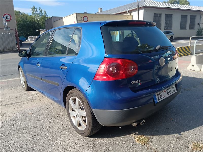 Volkswagen Golf 2,0 TDi - fotka 7 z 18