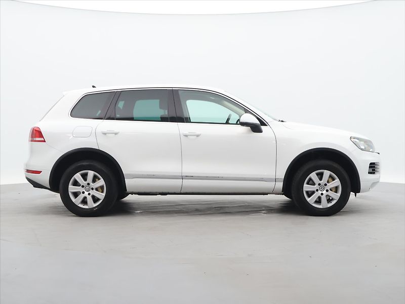 Volkswagen Touareg 3,0 TDI V6 150kW DSG 4M Kůže - fotka 8 z 28