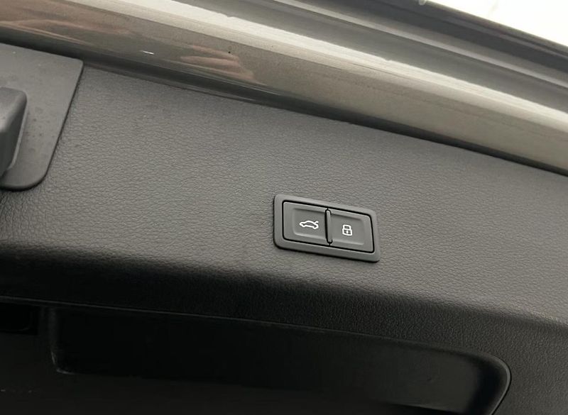 Audi Q8 e-tron 55 Q 360k Pano Matrix 4 zóny   - fotka 33 z 36
