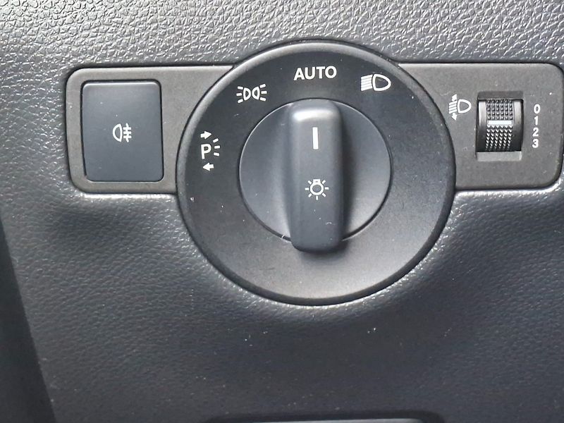 Mercedes-Benz Třídy B (2017) B 180D 80kW -S.KNIHA-SENZORY - fotka 19 z 45