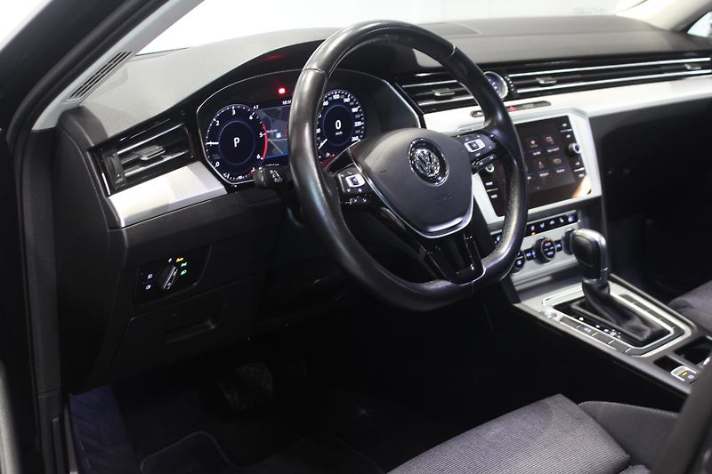 Volkswagen Passat (2019) 2.0TDI DSG Display LED Navi - fotka 16 z 35
