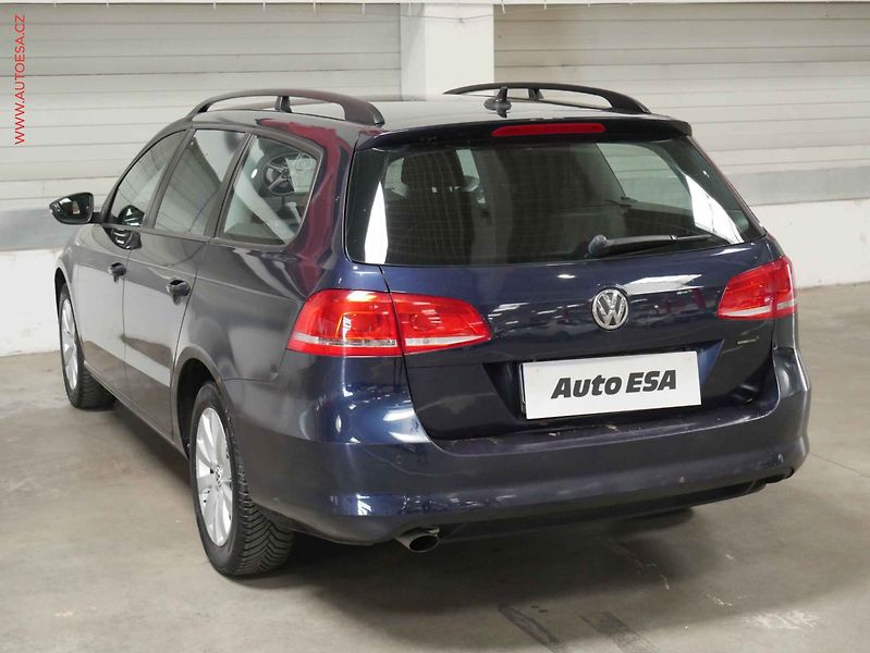 Volkswagen Passat (2011) 1.6 TDi, 1.maj, servis.kniha - fotka 4 z 16