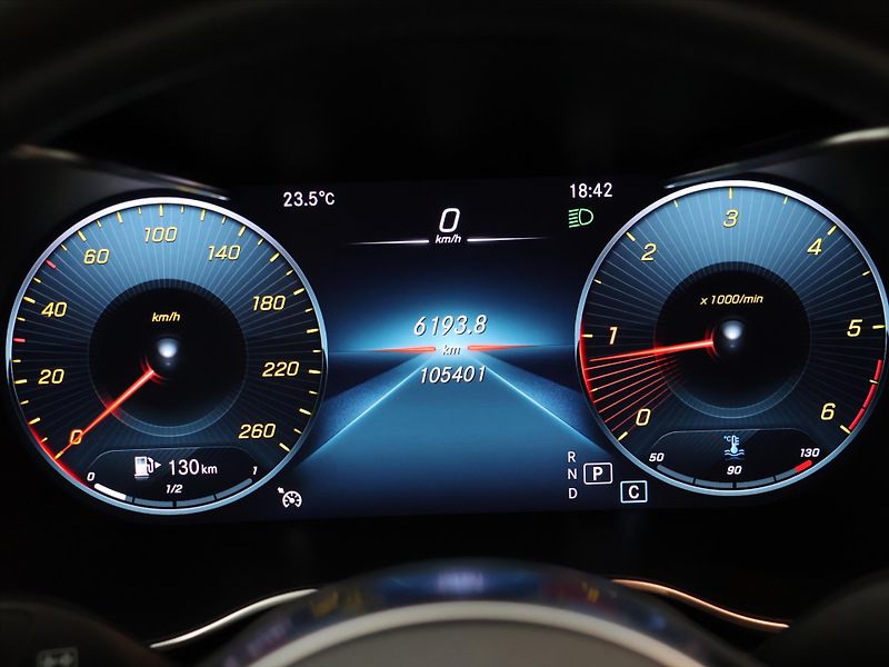 Mercedes-Benz GLC 2,0 220d 143kW 4X4 LED - fotka 18 z 37