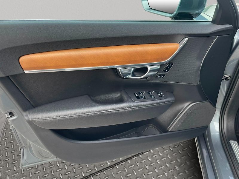 Volvo V90 (2018) D4, 140kW, Momentum - fotka 12 z 28