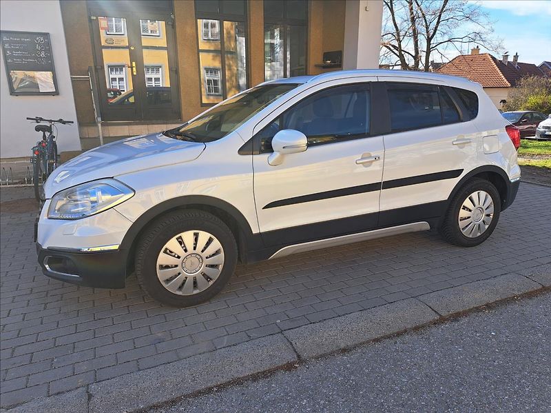 Suzuki SX4 S-Cross 1,6 DDiS - fotka 5 z 58