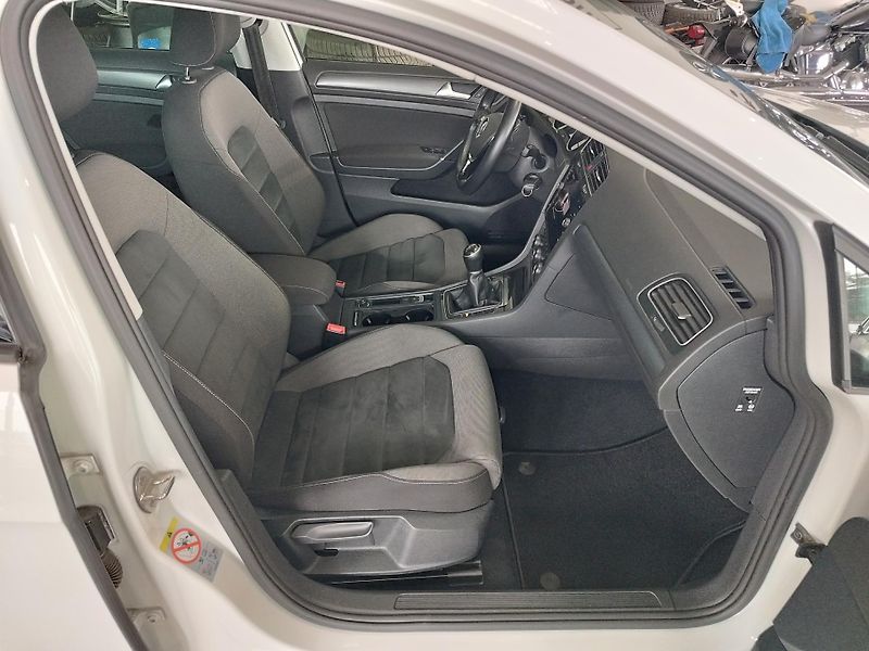 Volkswagen Golf (2017) TSI,92KW,FULL,LED,19ALU,TAŽNÝ - fotka 17 z 39