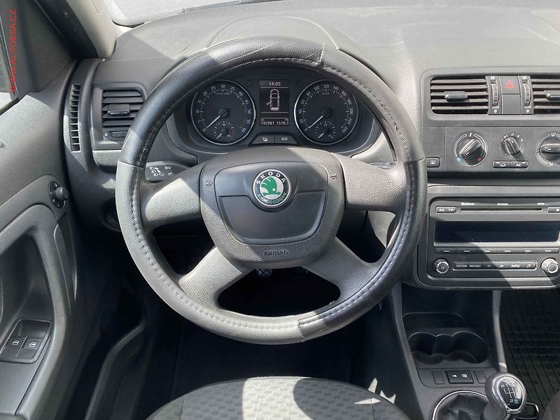 Škoda Roomster (2011) 1.6 TDi, ČR, Style, park. - fotka 11 z 14