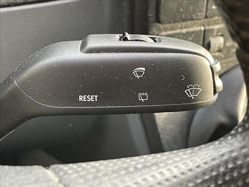 Volkswagen Multivan 2,5 TDI 95kW*tažné*aut. klima* - fotka 15 z 40