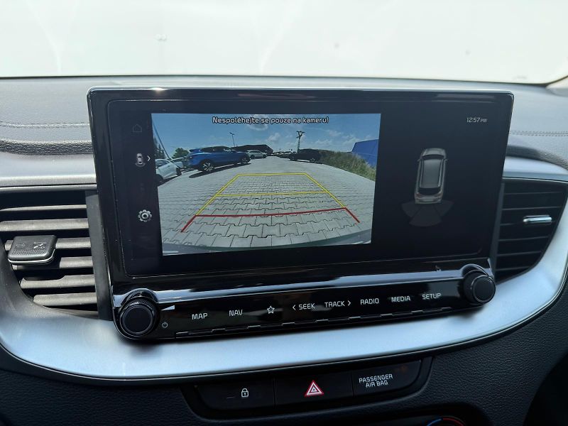 Kia Ceed 1.5 T-GDi 7DCT TOP - fotka 20 z 27
