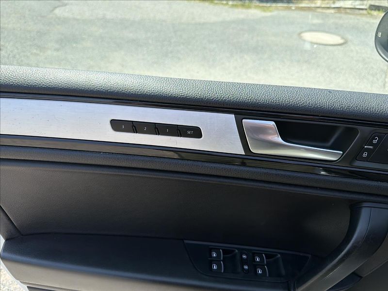 Volkswagen Touareg 3,0 TDi 180 Kw Highline tažné - fotka 32 z 38