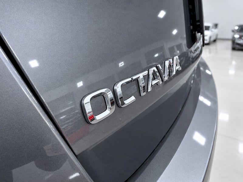 Škoda Octavia (2023) OCT.COM M-HEV STY TS 110/1.5 A - fotka 13 z 42