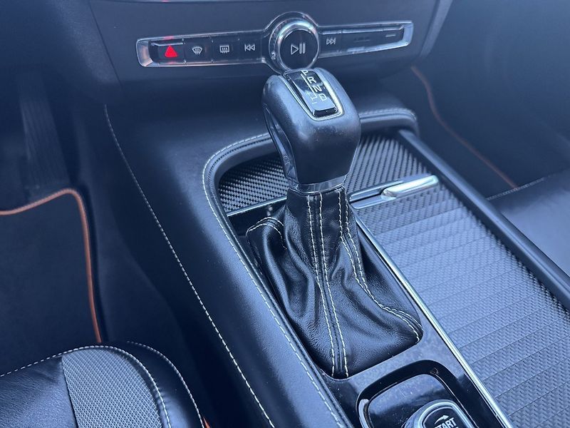Volvo V90 (2018) 2.0D AWD Ocean Race LED - fotka 9 z 46