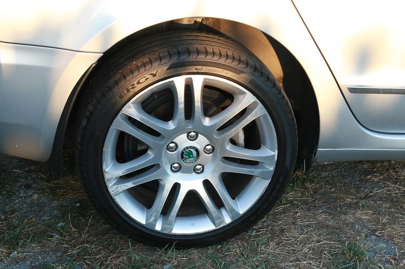 Škoda Superb (2009) ČRbezkorozeEleganceDSG - fotka 15 z 20