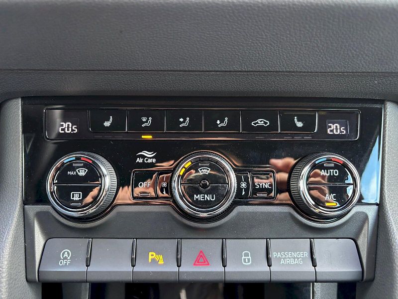 Škoda Karoq (2020) 1.5 TSI 110kW Sportline DSG - fotka 27 z 35