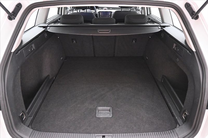Volkswagen Passat 2,0 TDI 110kW DSG Business Zár - fotka 10 z 31