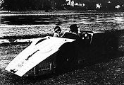 Manželé Junkovi v automobilu Bugatti T32 Tank.