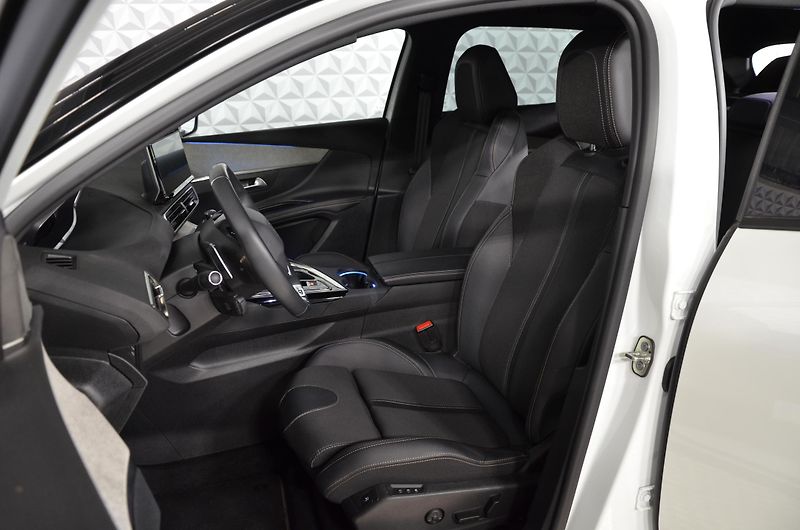 Peugeot 3008 (2023) PHEV 300 GT AWD AT - fotka 10 z 22