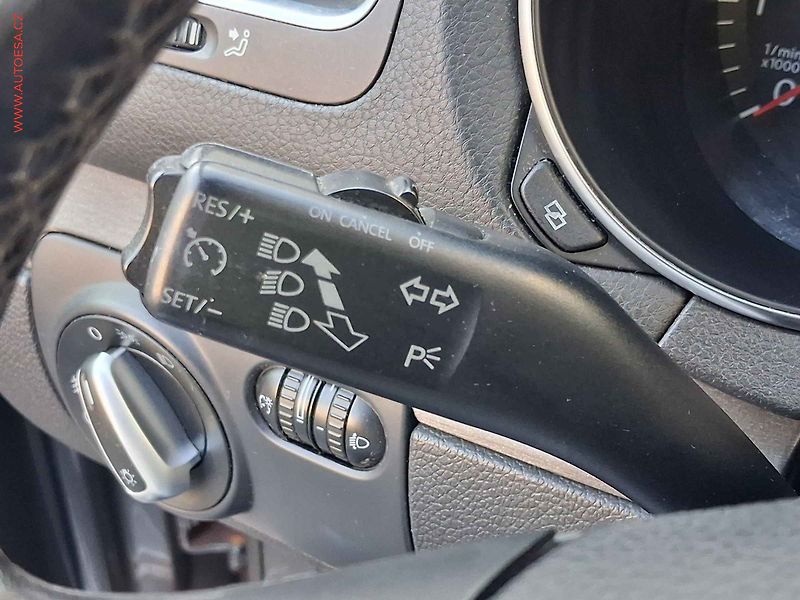 Volkswagen Golf (2009) 1.4TSi, navi, výhřev sed - fotka 13 z 19