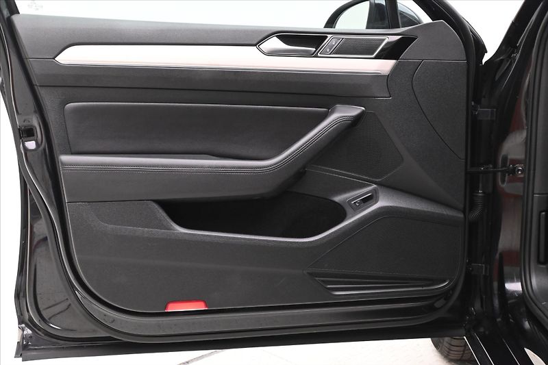 Volkswagen Passat 2,0 TDI 140 kW DSG 4Motion Zár - fotka 24 z 31