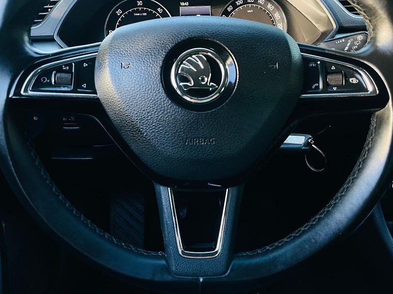 Škoda Superb 2.0TDI 1MAJITEL TAŽNÉ SERVISKA - fotka 25 z 44