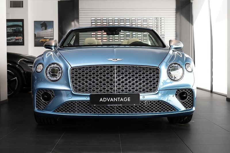 Bentley Continental GTC V8 Mulliner - fotka 2 z 24