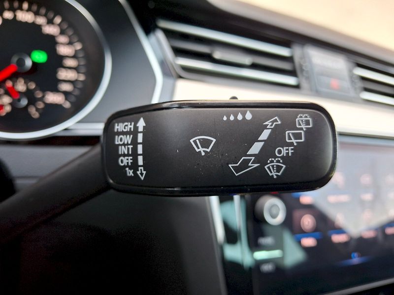 Volkswagen Passat (2023) Variant Elegance DSG 2,0TDi 11 - fotka 32 z 35