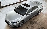 Lexus ES.
