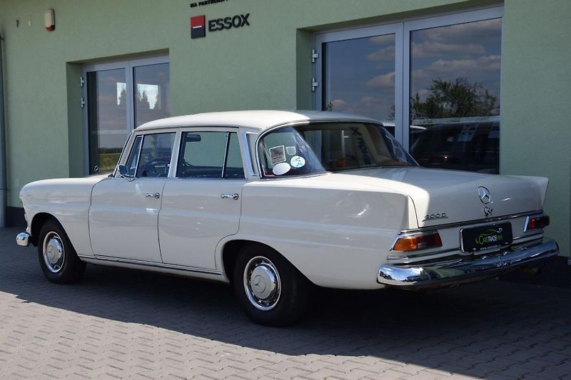 Mercedes-Benz 200 (1968) 200D  - fotka 4 z 31