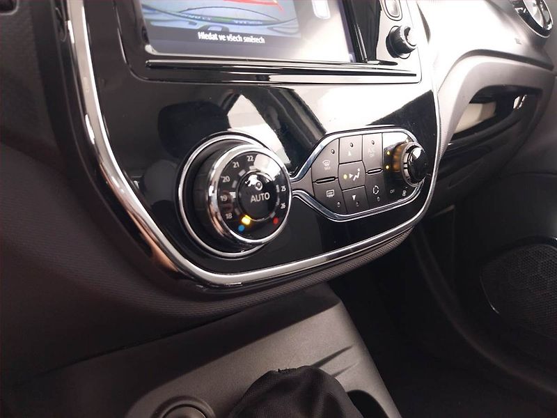 Renault Captur (2015) 1.2 TCe, Automat, Tempomat - fotka 16 z 20