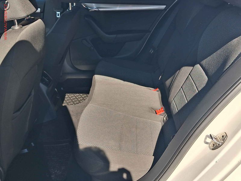 Škoda Octavia (2014) 1.6 TDi, STK8/28 - fotka 10 z 18