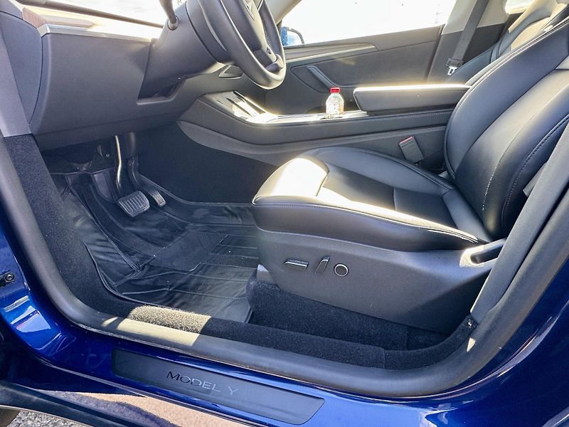 Tesla Model Y (2024) RWD. S.R. - fotka 13 z 20