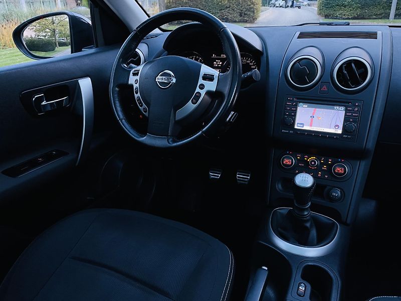 Nissan Qashqai 2.0i +2 MAN 1MAJ TAŽNÉ KAMERA - fotka 25 z 46