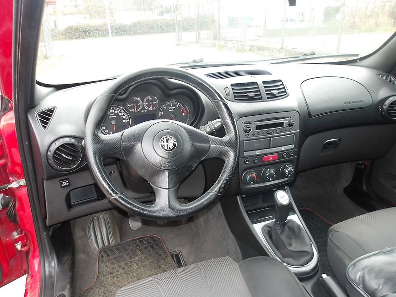 Alfa Romeo 147 1,6i 77kW LPG - fotka 23 z 30