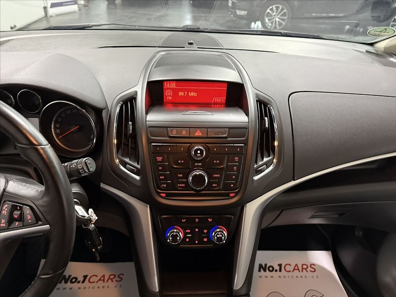 Opel Zafira 1,4   TURBO COSMO VÝHŘEV TZ - fotka 27 z 49