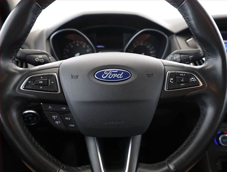 Ford Focus (2016) 1.0 EcoBoost, Tempomat - fotka 8 z 15