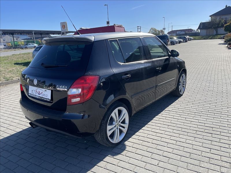 Škoda Fabia 1,4 i 16V 63kw Sportline Klima - fotka 4 z 42