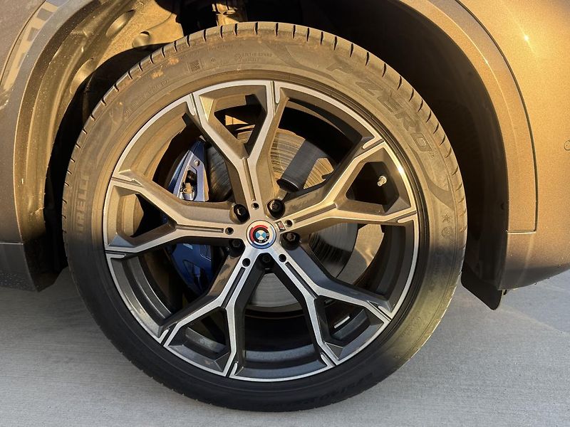 BMW X5 xDrive40i - fotka 4 z 6