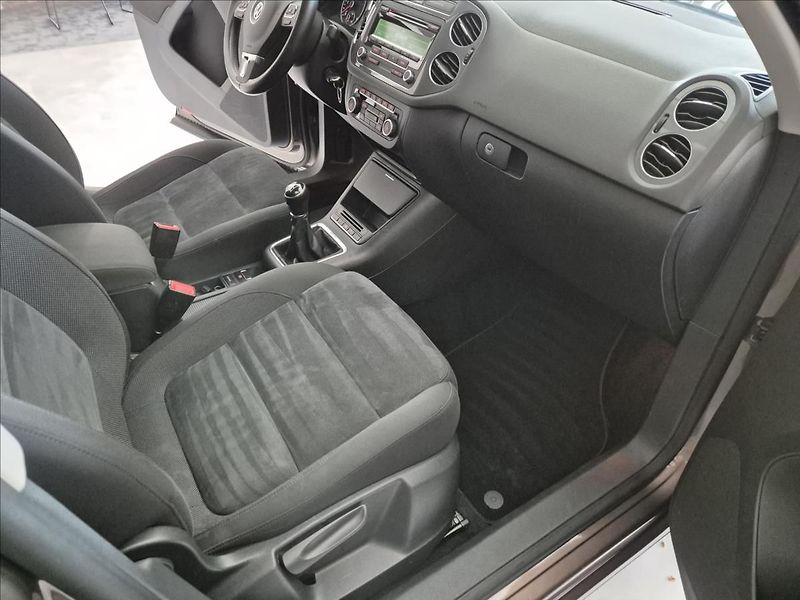 Volkswagen Tiguan TDI 4 MOTION R-Line - fotka 26 z 31