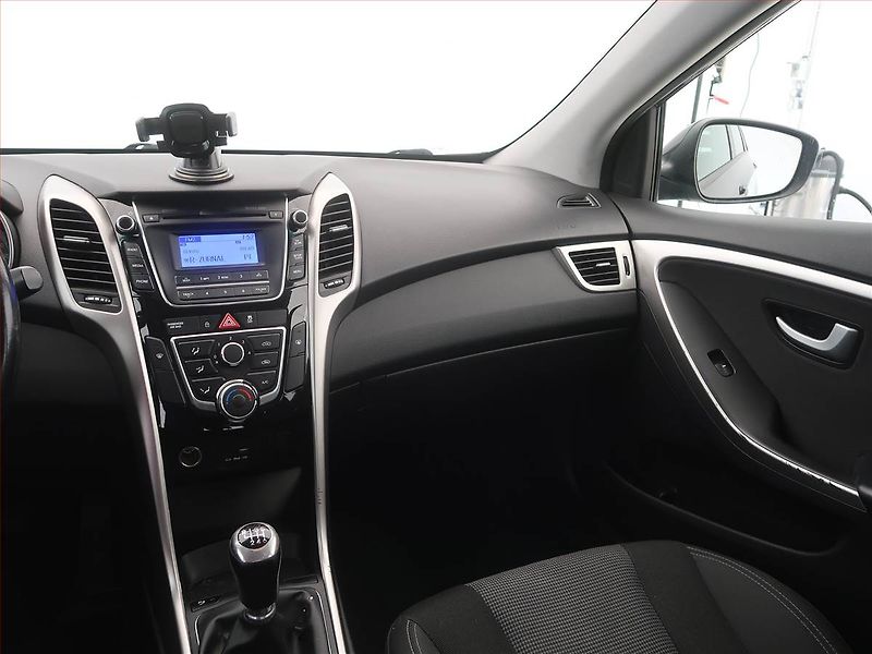 Hyundai i30 (2017) Trikolor Plus 1.6 GDI - fotka 8 z 15