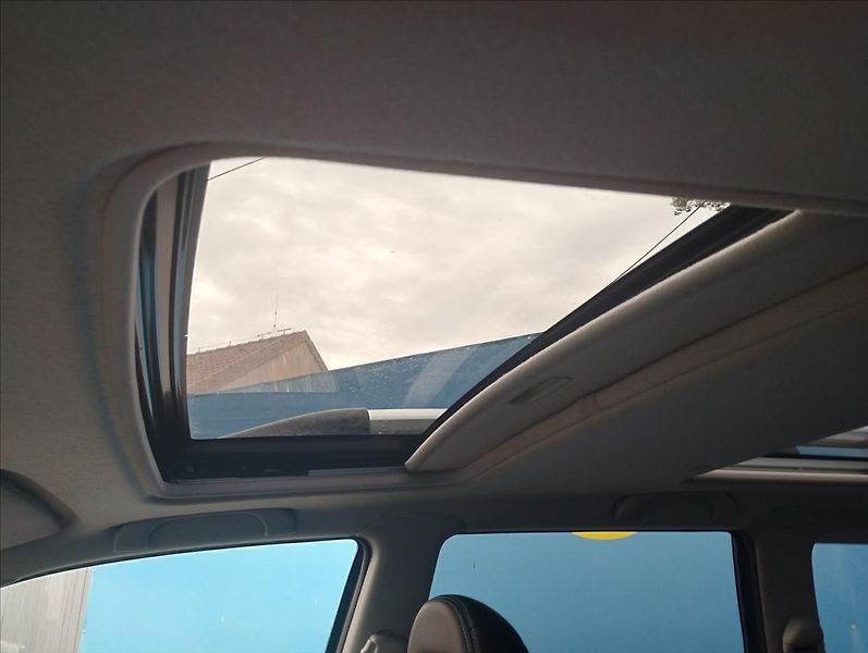 Mitsubishi Outlander 2,4 i 118KW, 4X4, AUTOMAT - fotka 16 z 20