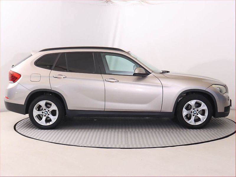 BMW X1 (2013) sDrive18d, Automat - fotka 6 z 16