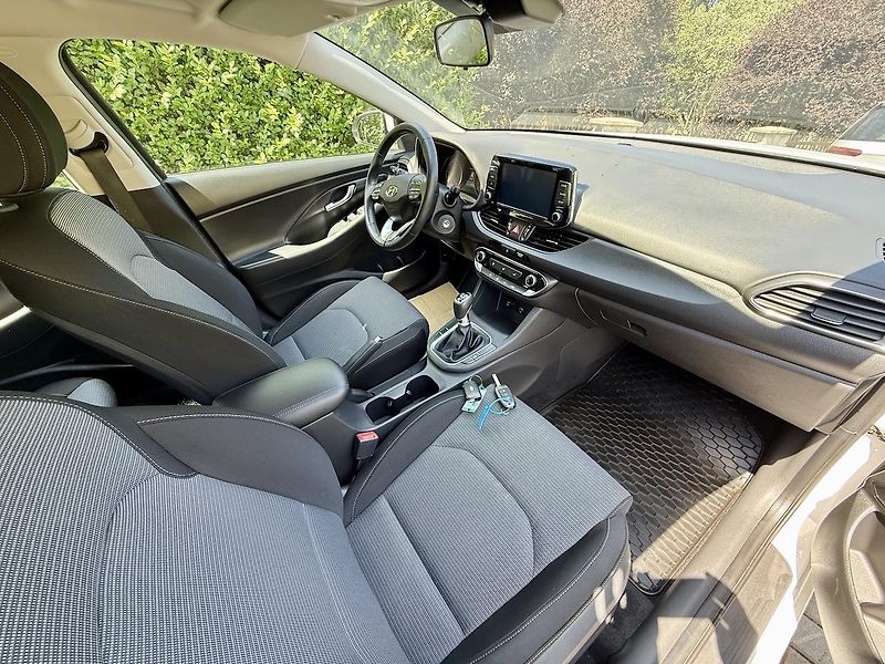 Hyundai i30 (2022) 1,5i 81kW CVVT COMFORT Koup.ČR - fotka 4 z 16