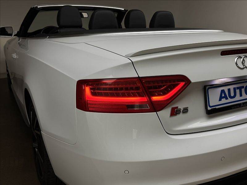 Audi A5 2,0 140kW S-LINE 4X4 VÝHŘEV TZ - fotka 45 z 50