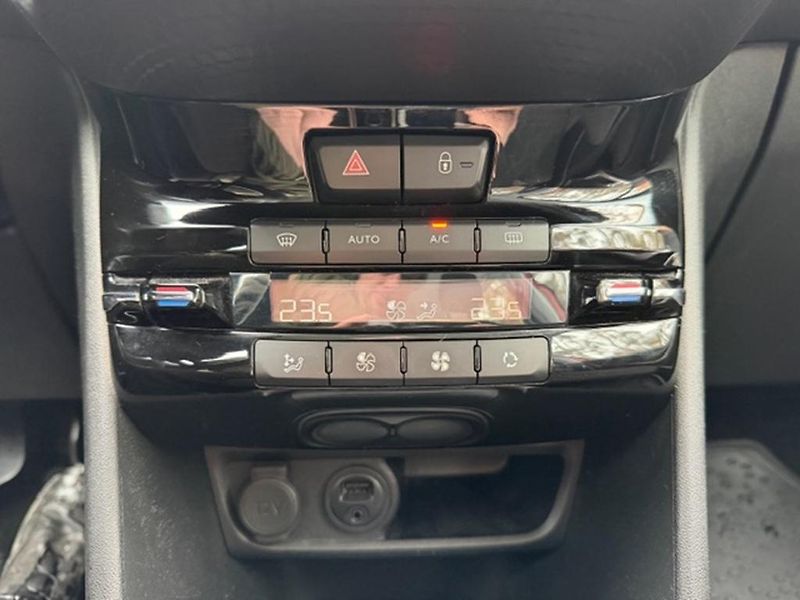 Peugeot 2008 1.2 PureTech, serv.kniha - fotka 21 z 29