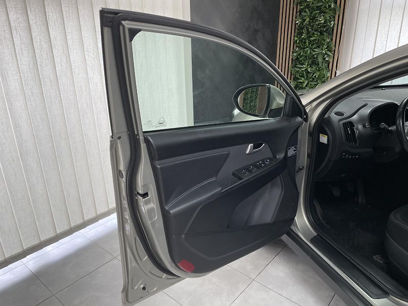 Kia Sportage 2.0 CRDi 4x4 ČR SERVIS.DIGIAC - fotka 19 z 25