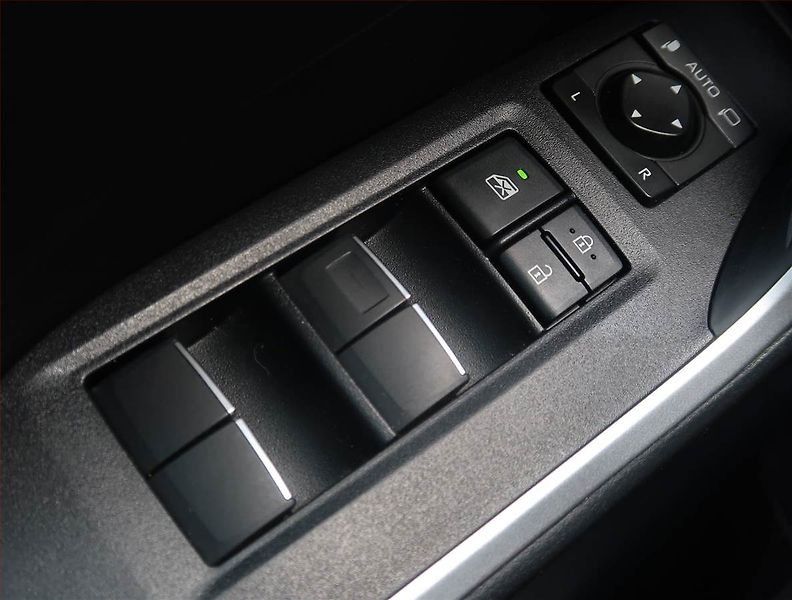 Toyota RAV4 (2020) 2.5 Hybrid - fotka 17 z 20