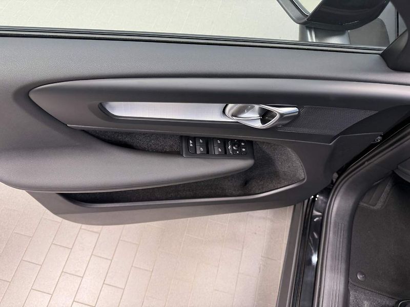 Volvo XC40 (2026) B3 2.0L 163 HP AT7 FWD CORE - fotka 14 z 23