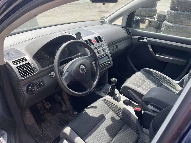 Volkswagen Touran 1.4tsi 103kw NÁHRADNÍ DÍLY - fotka 13 z 14